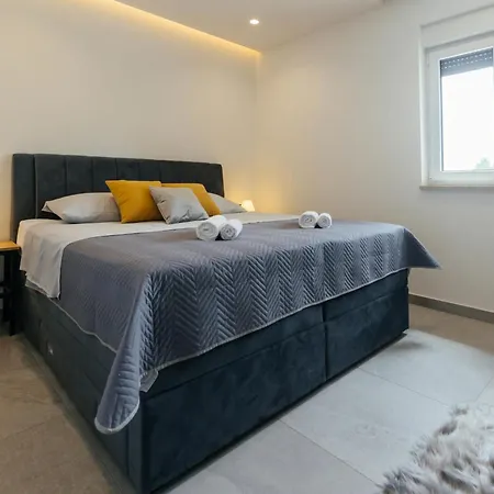Holiday home Lozo By Interhome *